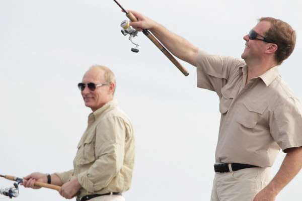 medvedev i putin na rybalke thumb fed photo